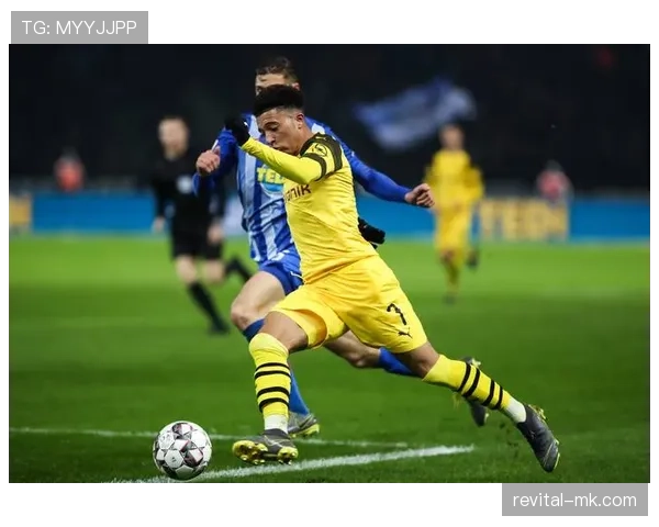 多特蒙德中场稳健组织引领球队迈向胜利 多特蒙德中场稳健组织引领球队迈向胜利