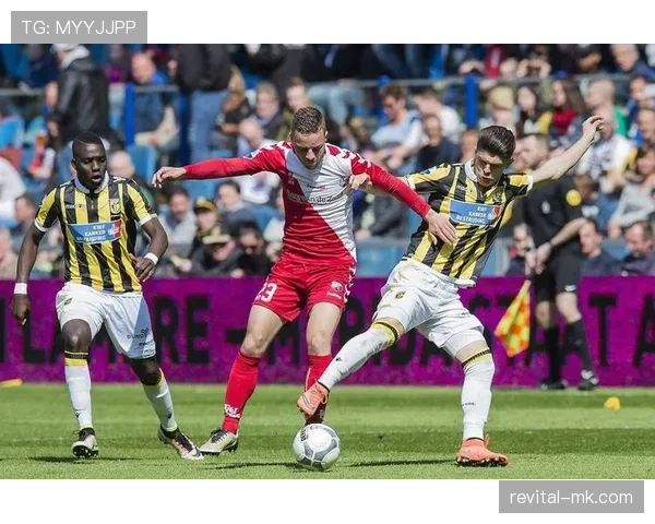 乌德勒支中场近期表现出色,助力球队逆转战局,展现组织能力与战术智慧 乌德勒支中场近期表现出色,助力球队逆转战局,展现组织能力与战术智慧